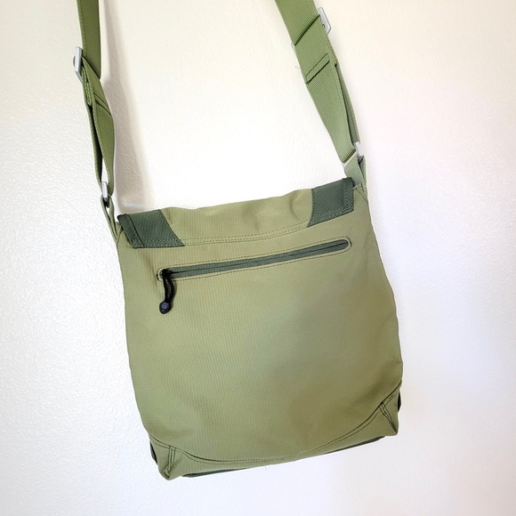 Keen Crossbody Bag Purse - Picture 2 of 7